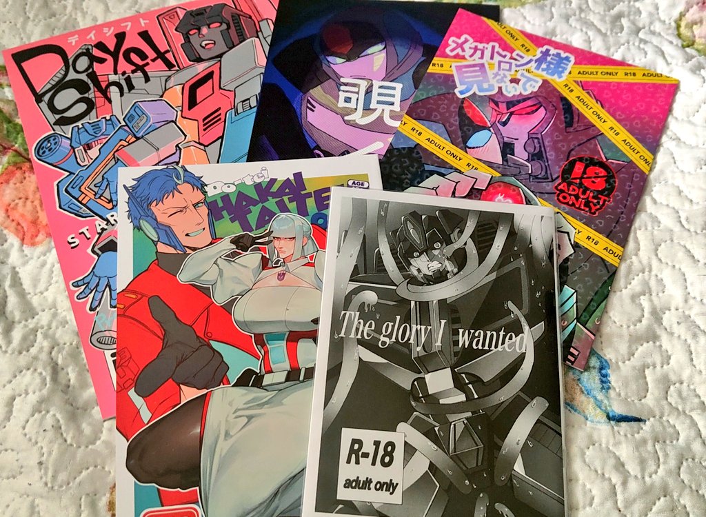MiniDoujinshiRv's tweet photo. On Friday I received a package with more books. 📚☕✨❤️
Thank you for your book and hard work/本とご尽力に感謝します! ❤️✨👏🙇 @tatamintatamin @po112_g @nominicatf
#doujinshi #fanbook #starwave #megashock #Transformers #maccadams #SentinelPrime #valveplug #opmeg #alicebooks https://t.co/bbAB6w1qwc
