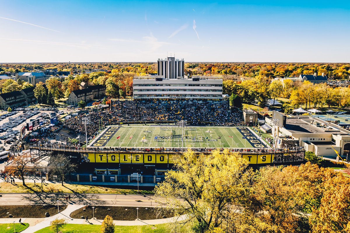 ToledoFB's tweet image. There’s no place like home 🏡

Happy #419Day Rocket Nation 💙💛

#TeamToledo