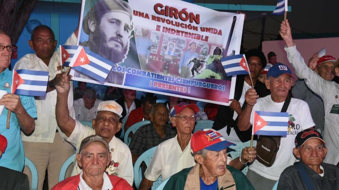 Hasta allí, donde Fidel guió los combates que terminaron en la victoria en menos de 72 horas, llegó el Presidente 
<a href="/DiazCanelB/">Miguel Díaz-Canel Bermúdez</a>
 para honrar a aquellos valientes.
#ecoi16#Holguinsi