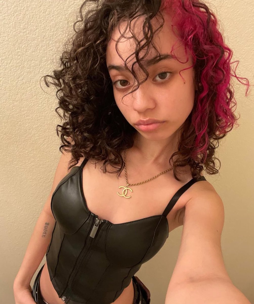 angelica👾 tweet media