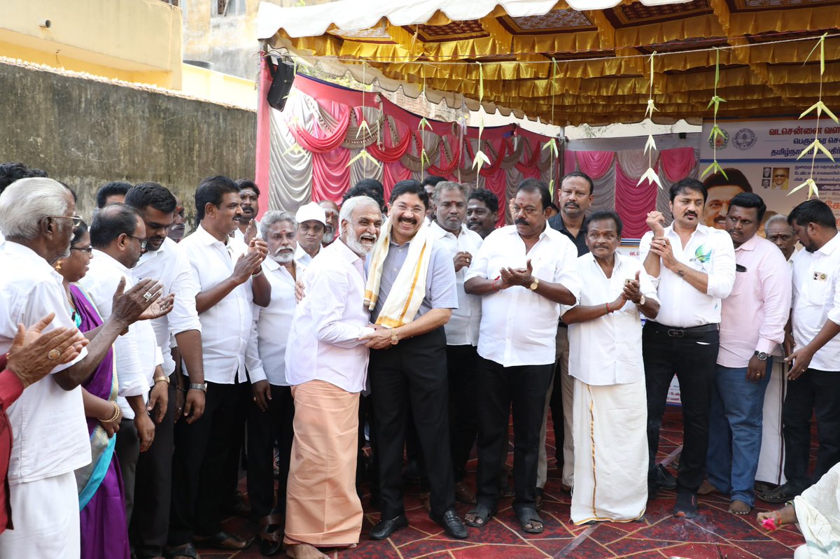 Dayanidhi_Maran's tweet photo. கழகத் தலைவர் மாண்புமிகு தமிழ்நாடு முதலமைச்சர் திரு@mkstalin அவர்களின் வழிகாட்டுதலின்படி, வடசென்னை வளர்ச்சித் திட்டத்தின்கீழ் ரூ.1.60 கோடி மதிப்பீட்டில், சென்னை கிழக்கு மாவட்டம் துறைமுகம் சட்டமன்ற தொகுதி, பகுதி 5ல் பணிமனை 57ல் உள்ள டேவிட்சன் சாலையில் 33/11 KV துணை மின் நிலையம் மற்றும் மின் மாற்றி அமைக்கும் பணிகளை, மாண்புமிகு இந்து சமய அறநிலையத்துறை மற்றும் சென்னை பெருநகர வளர்ச்சி குழும அமைச்சர் திரு@PKSekarbabu அவர்களுடன் அடிக்கல் நாட்டி துவக்கி வைத்த நிகழ்வில்… உடன் பகுதிக் கழகச் செயலாளர்கள் திரு.எஸ்.முரளி, திரு.எஸ்.ராஜசேகர், மண்டலக் குழுத் தலைவர் திரு.ப.ஸ்ரீராமுலு, வட்டக் கழகச் செயலாளர் திரு.ராமமூர்த்தி, மாமன்ற உறுப்பினர்கள் திரு.ராஜேஷ் ஜெயின், திரு.வி.பரிமளம் மற்றும் கழக முன்னணியினர் …