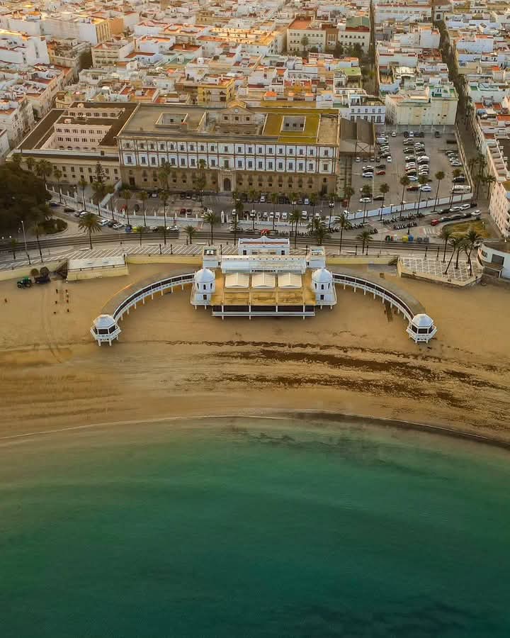 antonioij73's tweet image. Caleta... Simplemente bella