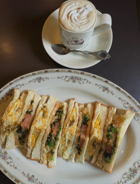 Selenebso's tweet photo. Fragrant coffee paired with fresh sandwiches, salty ham, tender eggs and refreshing vegetables is a perfect match! ☕🥪✨ Such a meal makes the day full of energy and beauty. https://t.co/bxJLbpJMVK
