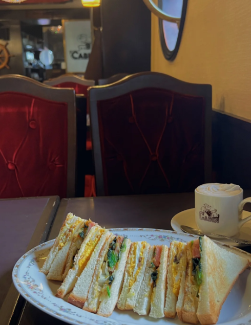 Selenebso's tweet photo. Fragrant coffee paired with fresh sandwiches, salty ham, tender eggs and refreshing vegetables is a perfect match! ☕🥪✨ Such a meal makes the day full of energy and beauty. https://t.co/bxJLbpJMVK
