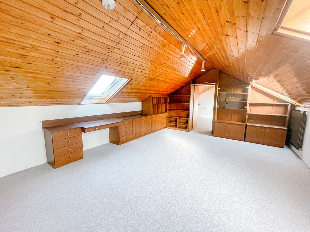 AKTIVITorg's tweet photo. 🏡 Mehrfamilienhaus mit Potenzial – Wohnen, Arbeiten &amp; Entwickeln in Kalsdorf bei Graz! ✨📍
Dieses gepflegte Haus bietet Ihnen auf rund 431 m² Nutzfläche (plus Keller) unzählige Möglichkeiten. https://t.co/UDU2m4Pfof