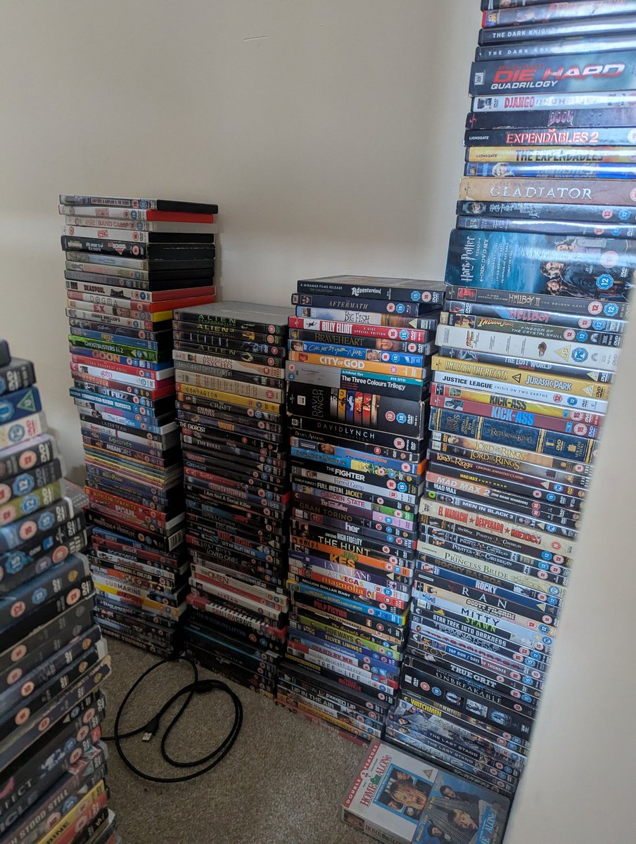 SystemOfADom1's tweet photo. #MoombaGoombaRoomba
Only got a little room but I do what I can! I also have a ridiculous amount of DVD's 🤣 https://t.co/Vq4H4K6EYk