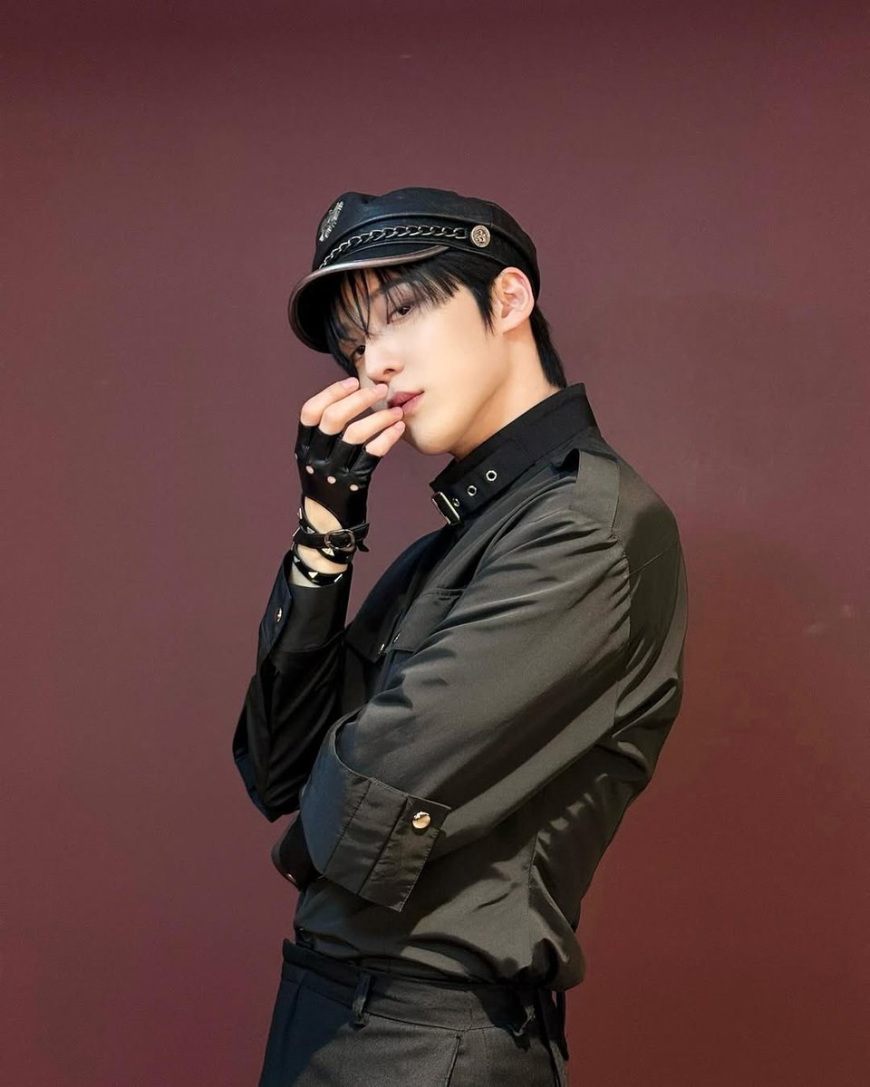 993YUN's tweet photo. 오랜만이네🖤
#Yunhois3gram https://t.co/uqhn8VH8sc