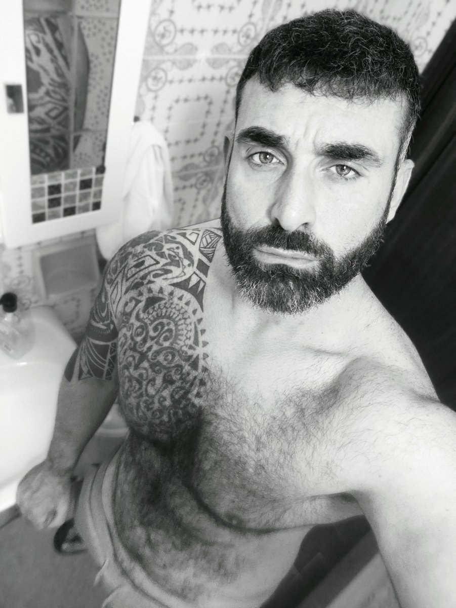 ilpunitore85's tweet photo. Black and White 
#beard #beards #bearded #BearDown #BeardGang #beardtwitter #beardeddaddy #beardedmen #bearass #bear https://t.co/QdanHoOFgq