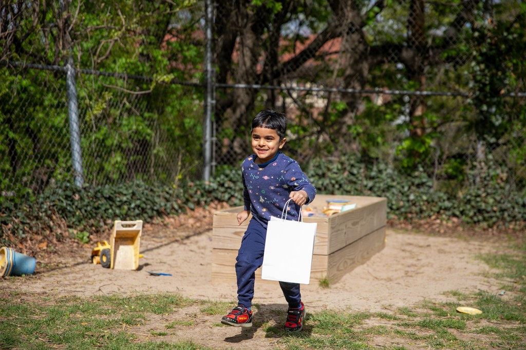 This week, we joined some of our Kiddie Calvert friends for egg hunts outside the Lower School!🥚 On Wednesday and Thursday, these little learners looked high and low for eggs filled with small treats as parents cheered from the sidelines.☀️