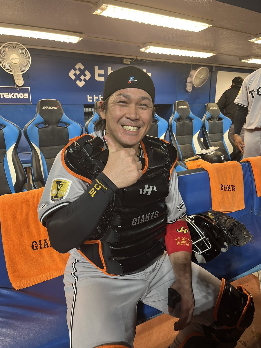 TokyoGiants's tweet photo. 【一軍】vs ヤクルト
明治神宮野球場
(試合終了) G 6-4 S

ナイスホームラン！甲斐拓也選手！

#新風 #ジャイアンツ https://t.co/H5l5fdgKz3