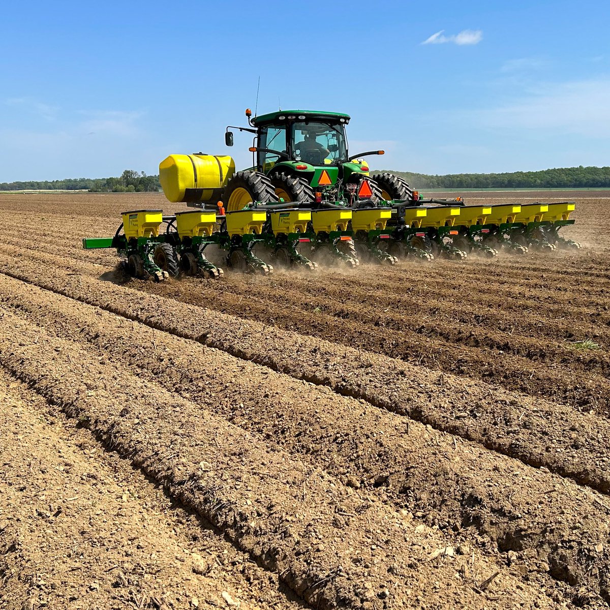 MStateCorn's tweet photo. It’s been a frantic week of #plant25 and it’s not over. 

Thanks to our many grower cooperators, #MSUext agents, and seed companies participating in the MSU Corn Hybrid Demo Program. 

🌽#mscorn #mscrops #highyield #corn #ag #farm #agriculture #farming https://t.co/asxmgzaE3T