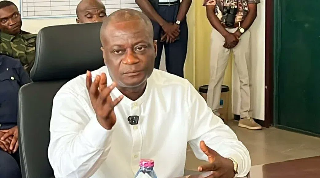 Minister slams police officers for allegedly accepting bribes from illegal miners bit.ly/440BXsp