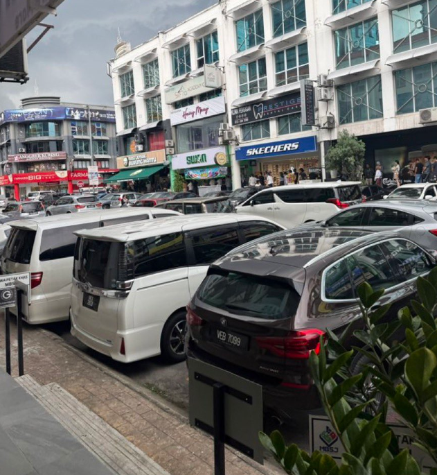 马来西亚约炮 单身小姐姐好受不了 来个男的就可以 #马来西亚