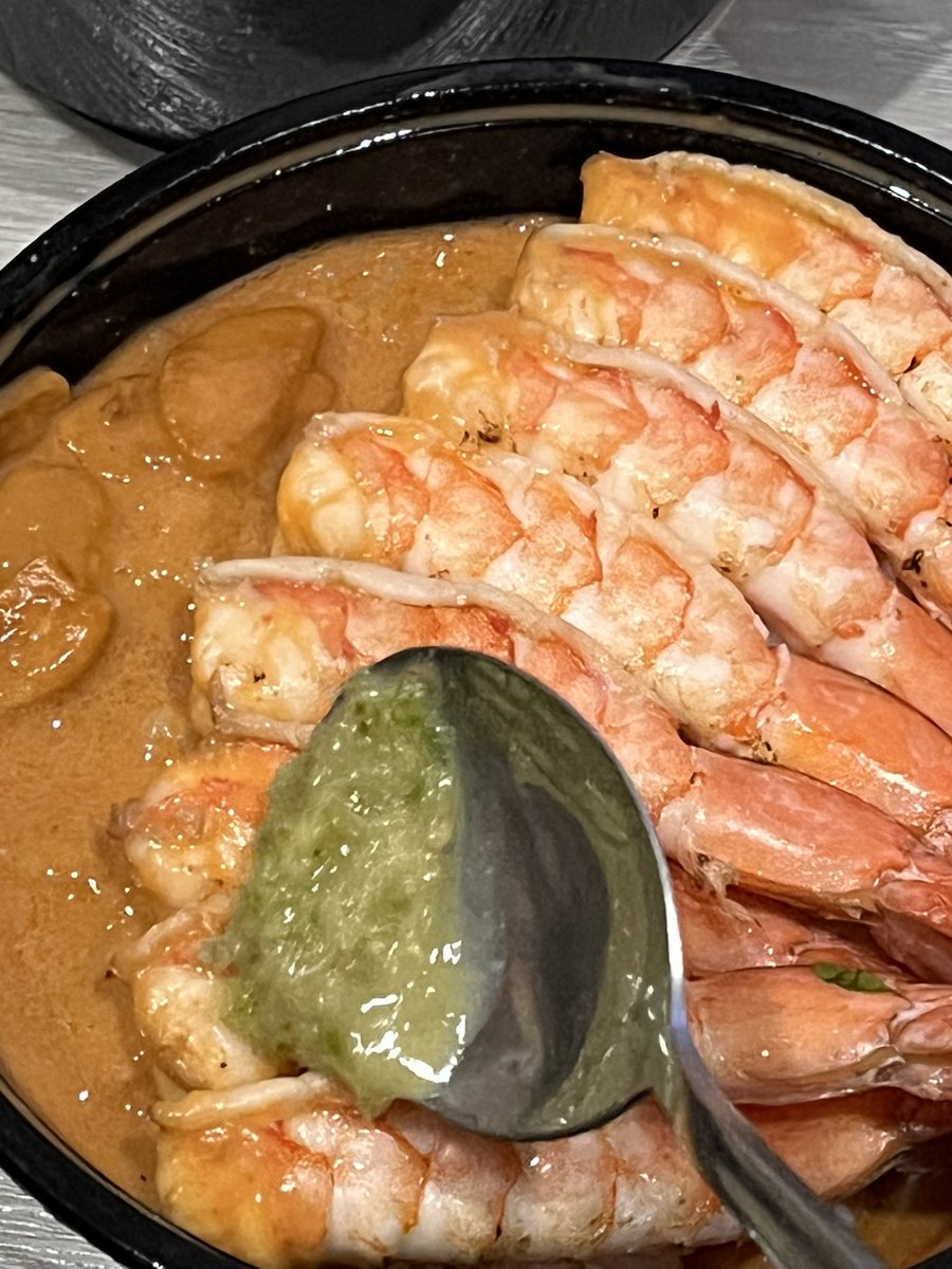 hbker07's tweet photo. โฮรๆๆๆๆๆๆ เป็นข้าวหน้ากุ้งแกะที่อร่อยมาก ข้าวสวยถูกต้อง กินละรู้เลยใช้ข้าวคุณภาพดีมาก กุ้งดีมากกกกกก โคตรอร่อย ตัวใหญ่ ราดมาด้วยมันกุ้งแบบท่วมๆๆ คือท่วมจริงๆ แล้วน้ำจิ้มซีฟู้ดก็คืออร่อยมากกกกกกกกกกกกกกก อยากบร้าา ทุกคน กินๆๆๆ อร่อยชิบหาย https://t.co/Lbj7MfU8m4