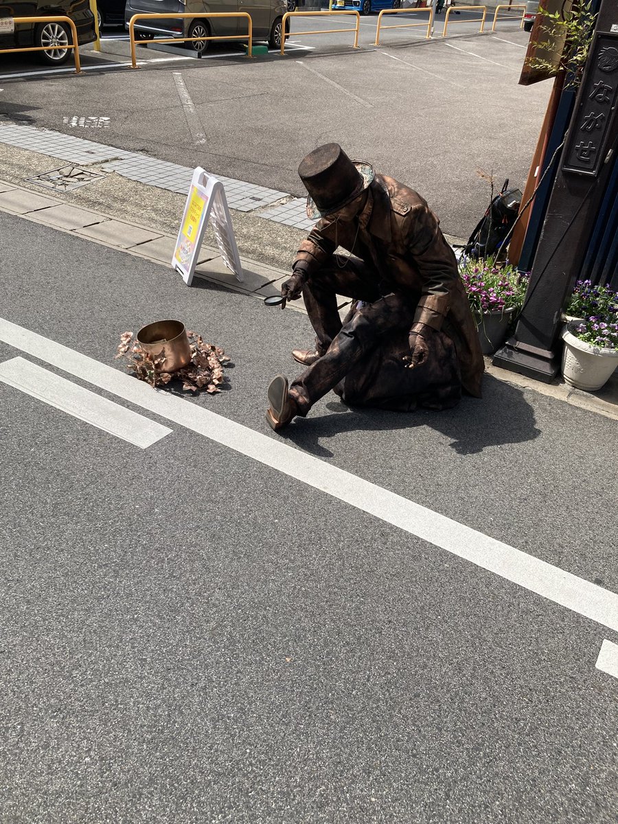 _shino_46's tweet photo. ガチプライベートで遊びに行ってました！
何気にゆっくりC.Cさんのパフォーマンス見たことないな🤔と。

この距離感でも質感すごすぎて感動…
しばらく遠巻きでも観察してました👀

なにみてるのさんは…ホントになにみてるの？？ww

2体見てまたスタチューやりたい欲が出たかも。ちょっとだけ！ね！ https://t.co/ev8rxnvB7R