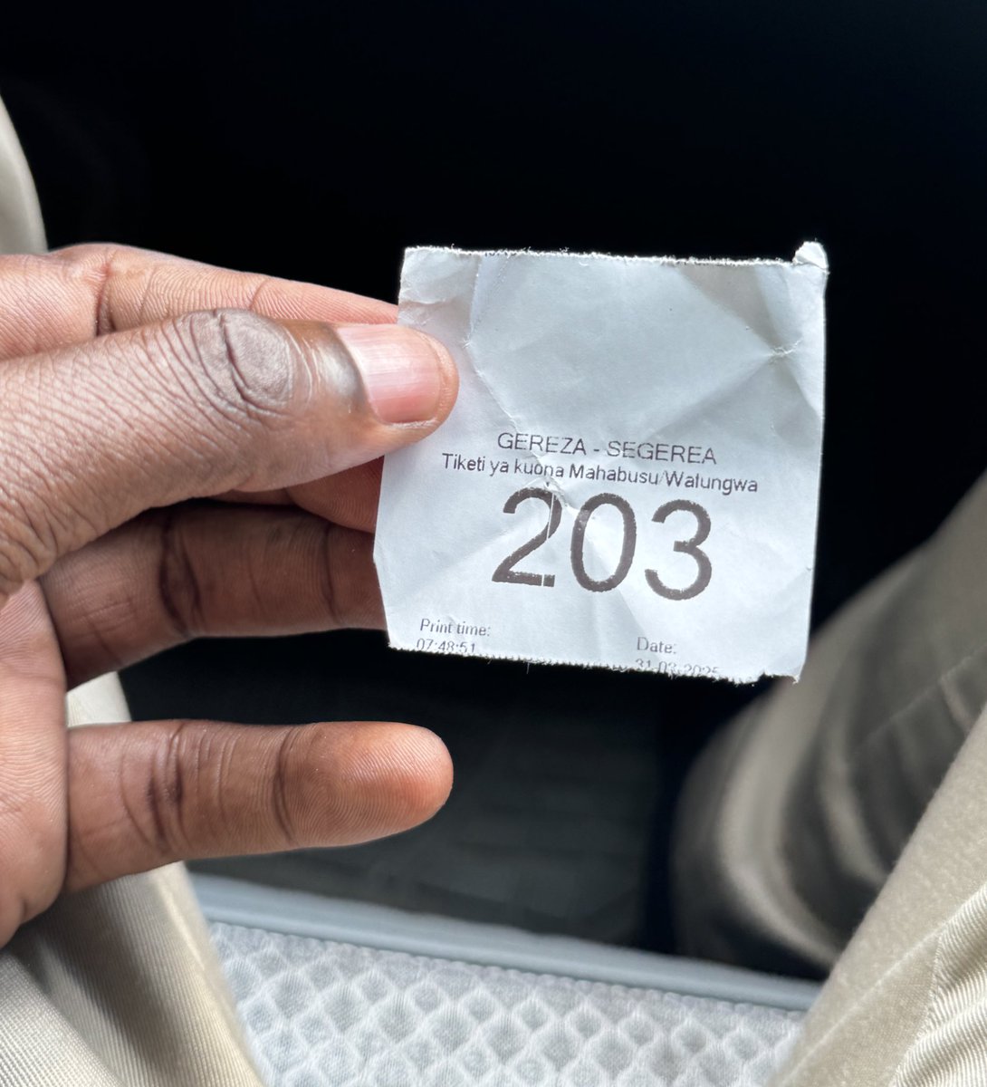 IAMartin_'s tweet image. Leo tulianzia gereza la KEKO, @TunduALissu hayupo. Tukaelekea gereza la SEGEREA, hayupo. Tukaelekea gereza la UKONGA. TAL yupo. Tukaelezwa ni watu watatu tu wanaruhusiwa kumuona kwa siku. @ExMayorUbungo amefanikiwa kuingia na kuzungumza na TAL na amesisitiza #noreformsnoelection