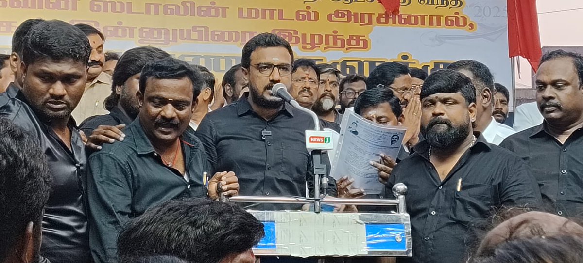 AdmirerOfAnna - SayYesToWomenSafety&AIADMK (@dilleepan) on Twitter photo #Neetதுரோகி_திமுக
கழக பொது செயலாளர் மாண்புமிகு <a href="/EPSTamilNadu/">Edappadi K Palaniswami-SayYEStoWomenSafety&AIADMK</a> அவர்களின் ஆணைக்கிணங்க திமுகவின் பொய்யான நம்பி உயிர்நீத்த 22மாணவர்களுக்கு கழக மாணவர் அணி <a href="/RamaAIADMK/">Singai G Ramachandran</a> <a href="/AdmkStudentWing/">AIADMK Student Wing - அஇஅதிமுக மாணவரணி</a> சார்பாக மெழுகுவர்த்தி🕯️ஏந்தி கண்ணீர் அஞ்சலி செலுத்தப்பட்டது🙏🙏 #Neetதுரோகி_திமுக
கழக பொது செயலாளர் மாண்புமிகு <a href="/EPSTamilNadu/">Edappadi K Palaniswami-SayYEStoWomenSafety&AIADMK</a> அவர்களின் ஆணைக்கிணங்க திமுகவின் பொய்யான நம்பி உயிர்நீத்த 22மாணவர்களுக்கு கழக மாணவர் அணி <a href="/RamaAIADMK/">Singai G Ramachandran</a> <a href="/AdmkStudentWing/">AIADMK Student Wing - அஇஅதிமுக மாணவரணி</a> சார்பாக மெழுகுவர்த்தி🕯️ஏந்தி கண்ணீர் அஞ்சலி செலுத்தப்பட்டது🙏🙏