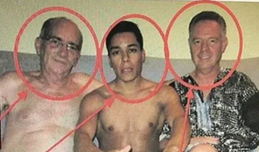 Youness en Nacir, detenido en Turquía tras fugarse de España al ser acusado de abusar sexualmente de más de 100 niños junto con Jean Luc Aschbacher y Christian Bernard Georges Arson.

#ponlescara 

publico.es/internacional/…