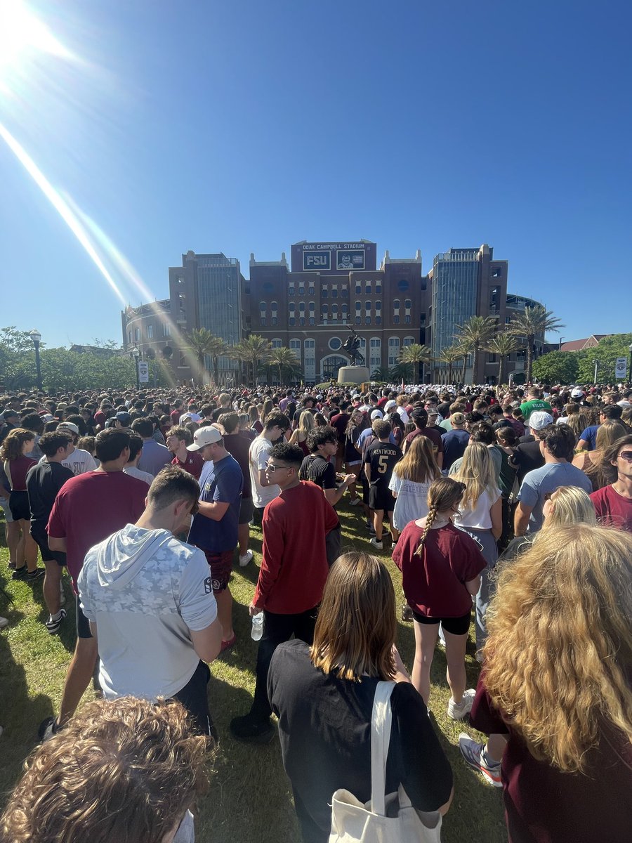 RevDutchGator's tweet photo. My kids go to #FSU and these are the pics from the prayer vigil they attended. #FSUstrong  ❤️🙏🥲 https://t.co/GAqBXfOldb