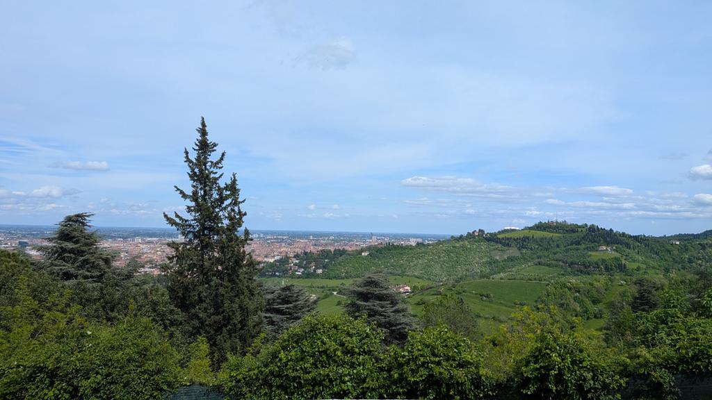 KEONSEAST's tweet photo. WHICH CLIKKIE DID THIS IN BOLOGNA AT SAN LUCA https://t.co/63qXmDCrWY