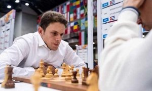 El cubano Carlos Daniel Albornoz se mantuvo entre los cinco atletas que ocupan la vanguardia del Torneo Internacional de Ajedrez de La Roda 2025, en España. 
#ecoi16