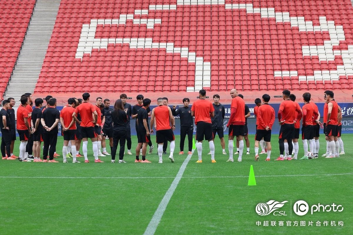 RCFCBRASIL's tweet photo. no dia 19 de abril, o Chengdu Rongcheng fez seu último treinamento se preparando pro jogo de amanhã contra o Shanghai Port
#chengdubettercity #timchow #romulosilva #timolestchert #yahavgurfinkel #deerjiaduo #chengdurongchengfc https://t.co/HtE4Uq3I13