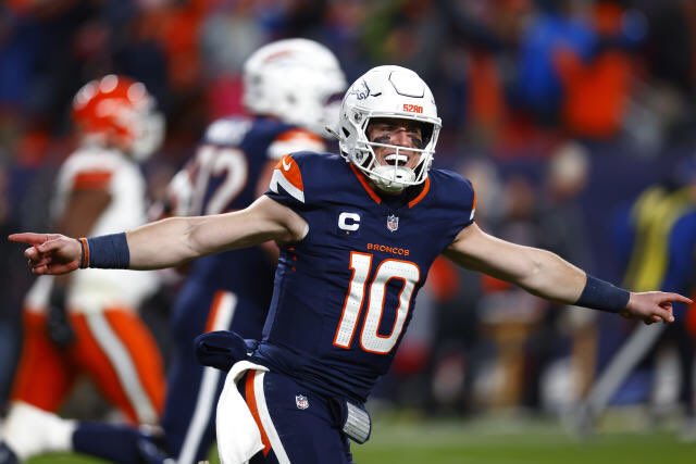 Broncos4six's tweet image. 6th QB taken in the the last 10 NFL drafts
2015: Brett Hundley
2016: Conner Cook
2017: CJ Bethard
2018: Mason Rudolph
2019: Ryan Finley
2020: Jasob Eason
2021: Kyle Trask
2022: Sam Howell
2023: Jake Haener
2024: BO FREAKING NIX