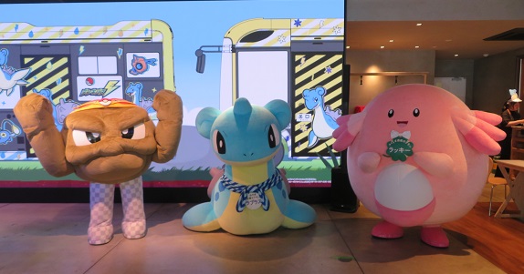 kutakuta71's tweet photo. 3県の応援ポケモンたちが集まるのは19日のみだったので逢えてよかった☺️
#イシツブテ　#ラプラス　#ラッキー　#ポケモン　
#ラプラスカフェ　#crossbplus https://t.co/Ewi0D1Ng8R