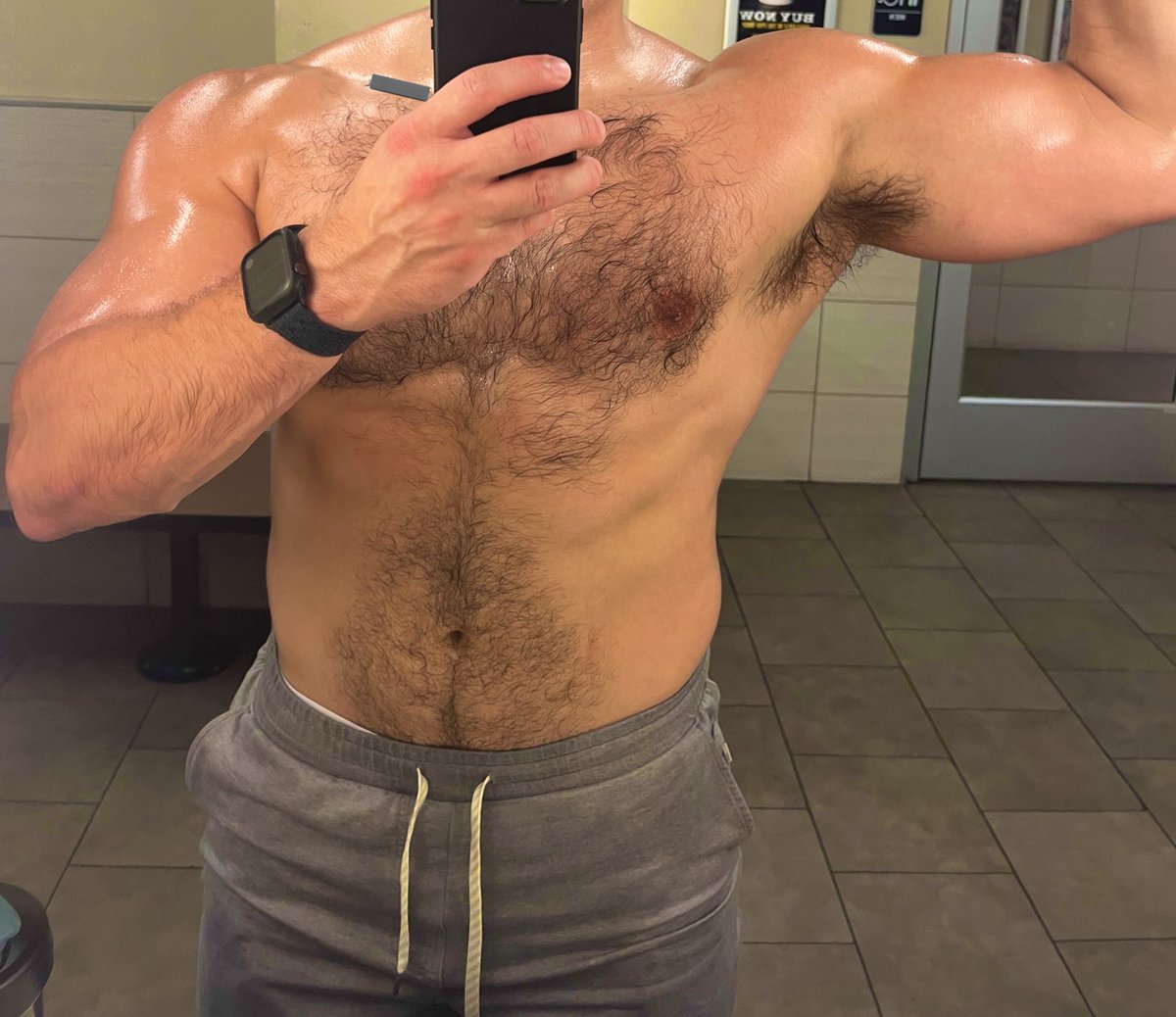 bttminthewild's tweet photo. 275 flat bench 💪 https://t.co/TumFUa31PE
