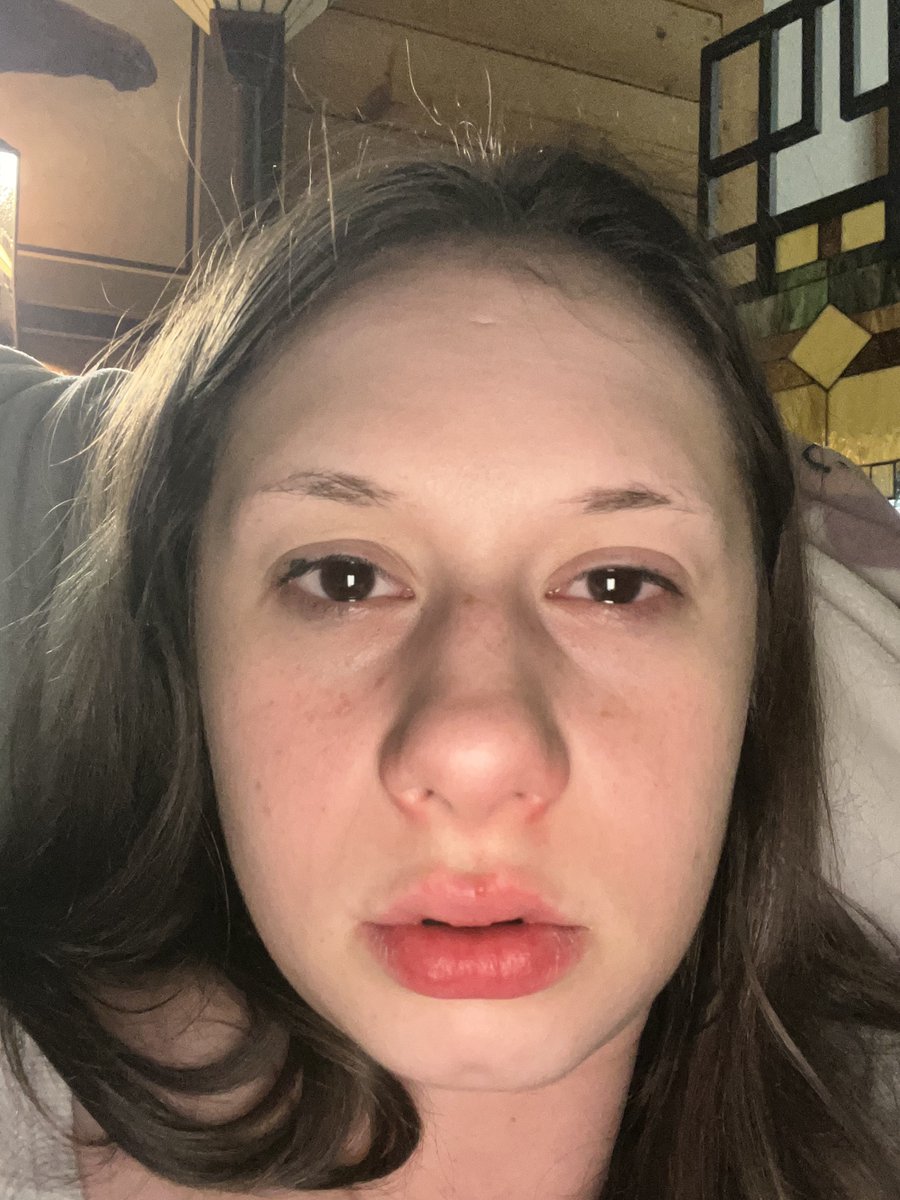 canubaileeveit's tweet image. first time listening to loml destroyed me #1YearOfTSTTPD