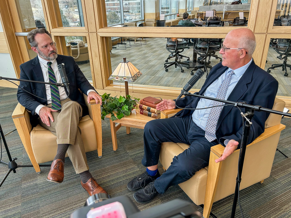 CCSUVU's tweet photo. First shots of the Revolution came today in 1775. "The Declaration came more than a year after fighting had started. Virtually nobody wanted independence at that stage," said Jeremy Black. Learn why on #ThisConstitution #podcast with @ProfBrogdon. https://t.co/TLZEq8zzge #OTD https://t.co/WcGTfo74Xm