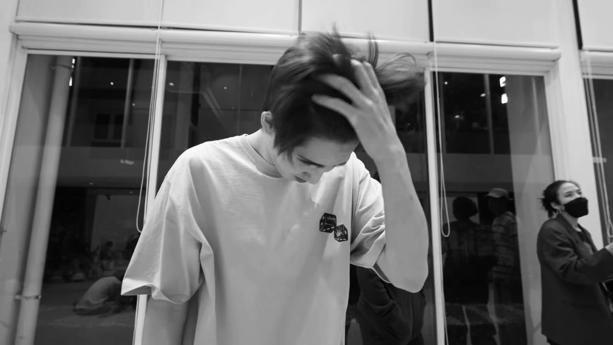 fabeiiboo's tweet photo. i told พระแม่ลักษมี about หนุ่มตี๋ https://t.co/NAwQRGE3aA