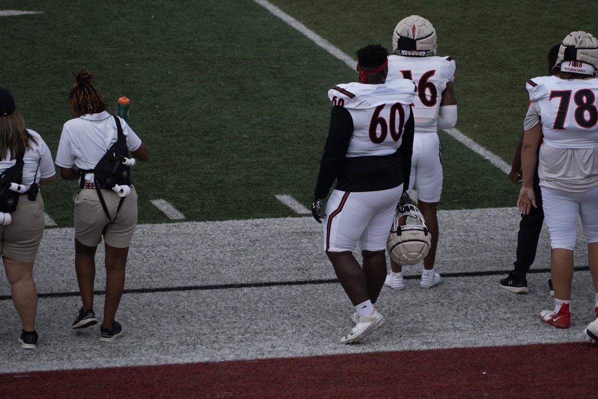 Coaches ! 

6’3 330 Offensive Guard 
3 Years of eligibility ! 
film at either side ! 
Film from Gardner Webb Spring 
Game film from University of Charleston 
2x Mec Champ 
2x Playoff appearance 
IM AVAILABLE! Film on Request !