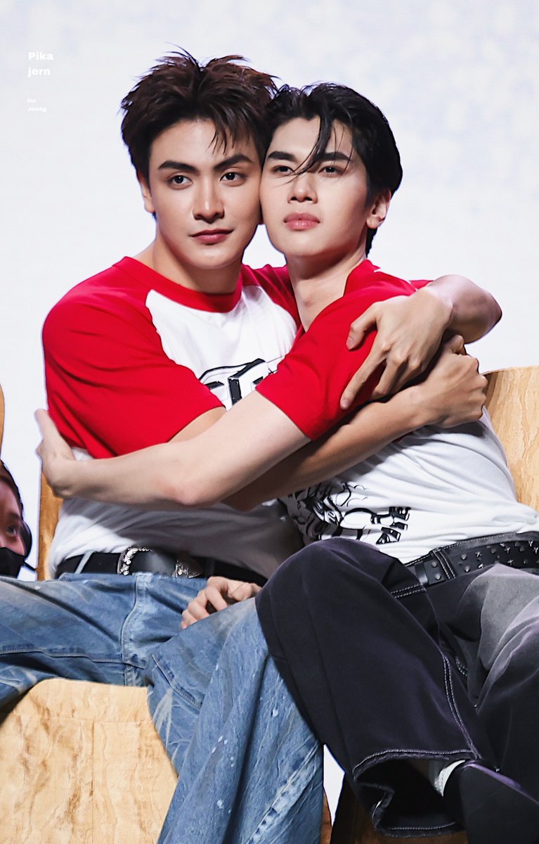 PikaJerN's tweet photo. รักกันดี รักกันมาก ไม่ต้องห่วงคร้าบบมี๊ 🥰🤗😘 

FKJD FM IN MACAO

#TheHeartKillersFMinMacao
#จุงดัง #JoongDunk
@dunknatachai #dunknatachai 
@ChenRcj #จุงอาเชน #JoongArchen https://t.co/XbebmJSwD6