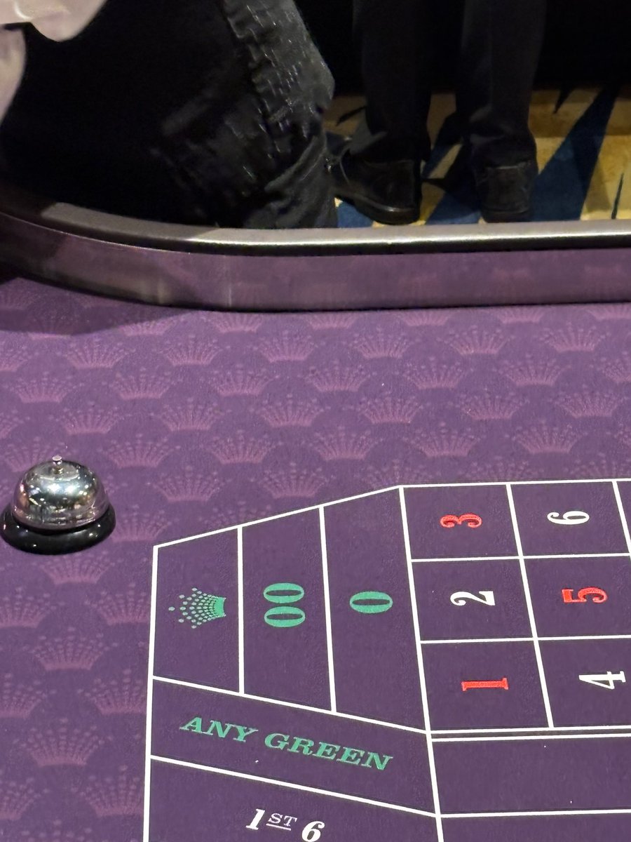 imdabomb82's tweet photo. Welcome to hell. Triple 0 roulette 

Crown Melbourne.

#GoFuckYourself https://t.co/jKTI6875Kt