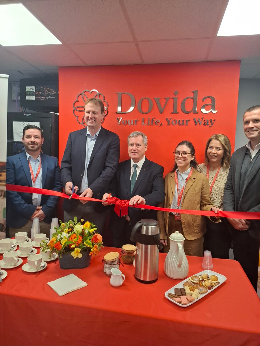 roinnslainte's tweet photo. This week Minister @kodonnellLK attended the rebrand launch of Dovida (previously Home Instead) in Limerick and Ballsbridge. This rebrand launch coincides with Dovida’s announcement of their plans to hire up to 1,500 caregivers across Ireland. https://t.co/wRudClFWtF