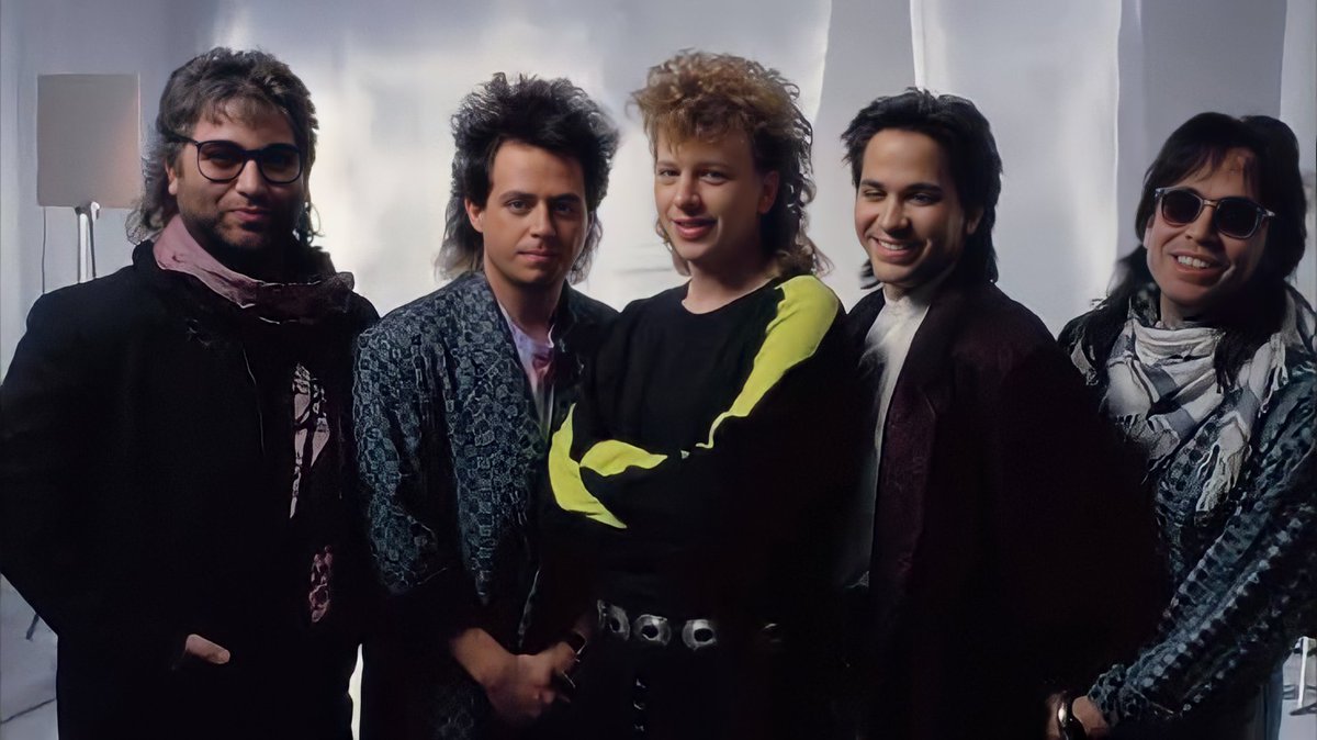 datamr_nm's tweet photo. #ThrowbackToday
April 19 1988 Osaka Festival Hall
TOTO “The Seventh One Japan Tour”
ほぼ毎回参戦してるけど、個人的にはこれがベストパフォーマンス‼️👍😍
#TOTO
#JeffPorcaro
#DavidPaich
#SteveLukather
#StevePorcaro
#MikePorcaro
#JosephWilliams
#WarrenHam
#LuisConte https://t.co/NwdaQYrBwj