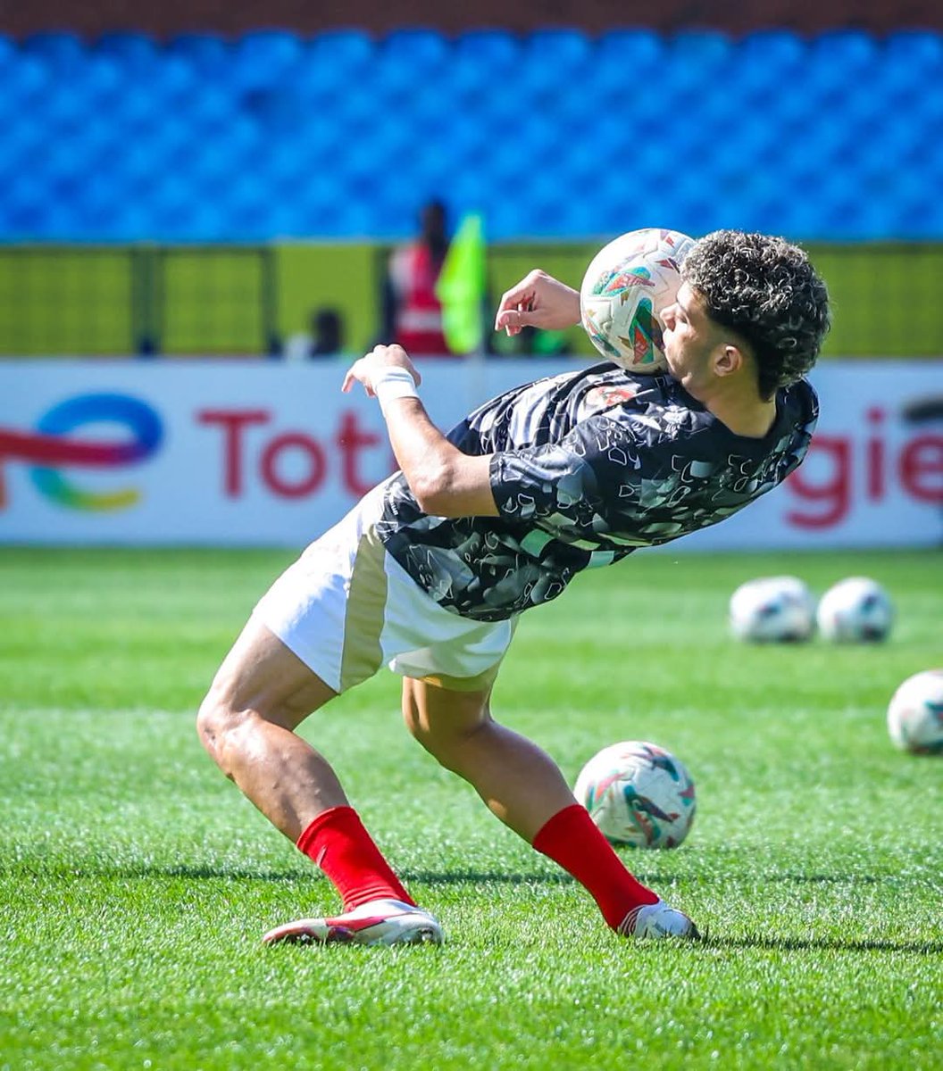 ده لو نازل ملعب السنبلاوين الساعه 3 العصر هيعملهم اعتبار عن كده 
أول ماتش له ضد صن داونز فى جنوب افريقيا وبيلعب بشخصية طاغيه ع الملعب كله بيتحرك فى كل مكان ف الملعب و يرقص ويقسم لعب 
مجهود جبار ما شاء الله يا ابني والله