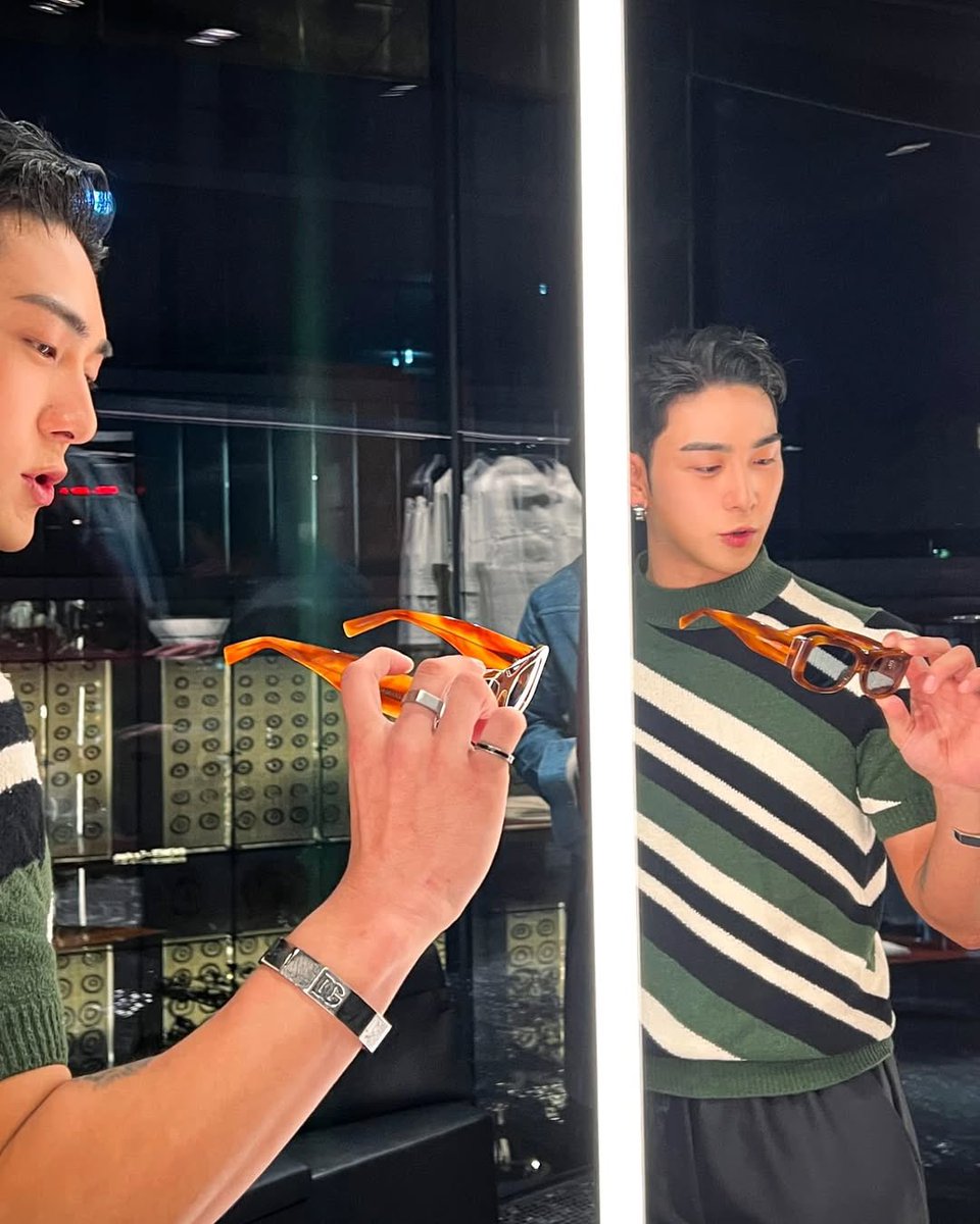 얼굴형이 예뿌니까 어느각도에서도 잘생김