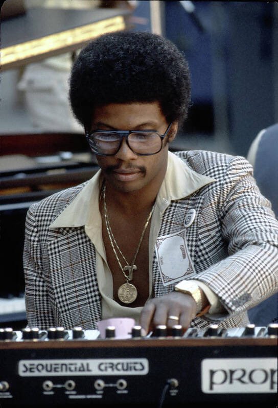 Prophet_5_10's tweet image. @herbiehancock with the Prophet 5 😍
© @dame.sys.ex
#prophet5 #davesmithinstruments #sequentialcircuits #synthesizer #analogsynth #synth #vintagesynth #sequential #prophet #prophet10 #davesmith #synthesizers #analog #herbiehancock