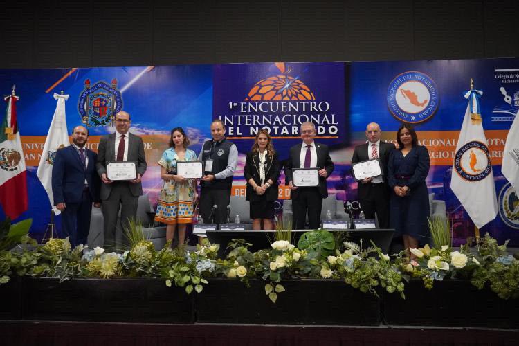 wcs5091's tweet photo. Encuentro Internacional del Notariado en Morelia, México, junto a colegas de España, Italia, Hungría y Marruecos y la posibilidad de poder certificar firmas a argentinos que están en el exterior. Solución notarial, haciendo sencillo y rápido lo complejo. https://t.co/MwZJAzuFGQ https://t.co/xMvqJE5ycO