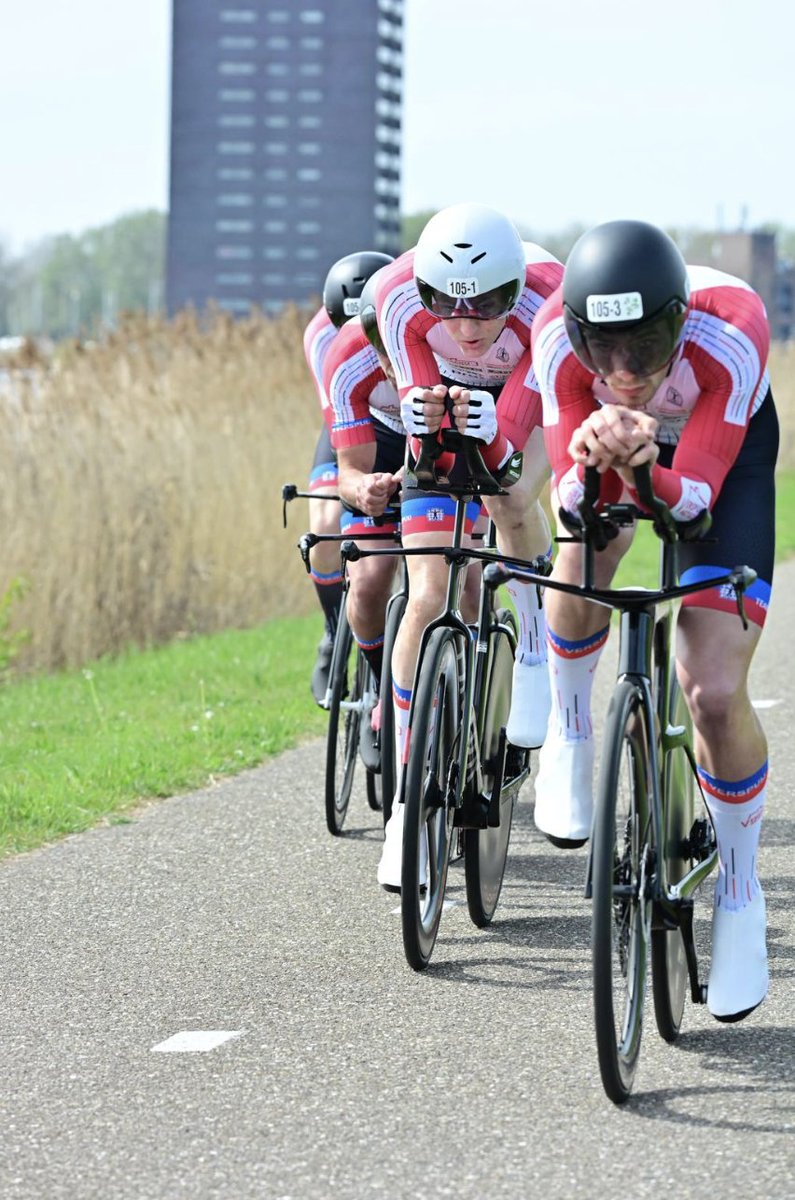 Start2F's tweet photo. Ieder jaar weer een spectaculaire afsluiter van de heerlijke dag: de Team Time Trial! 

📸 Marathon-Photo's https://t.co/VbyB8B4V20