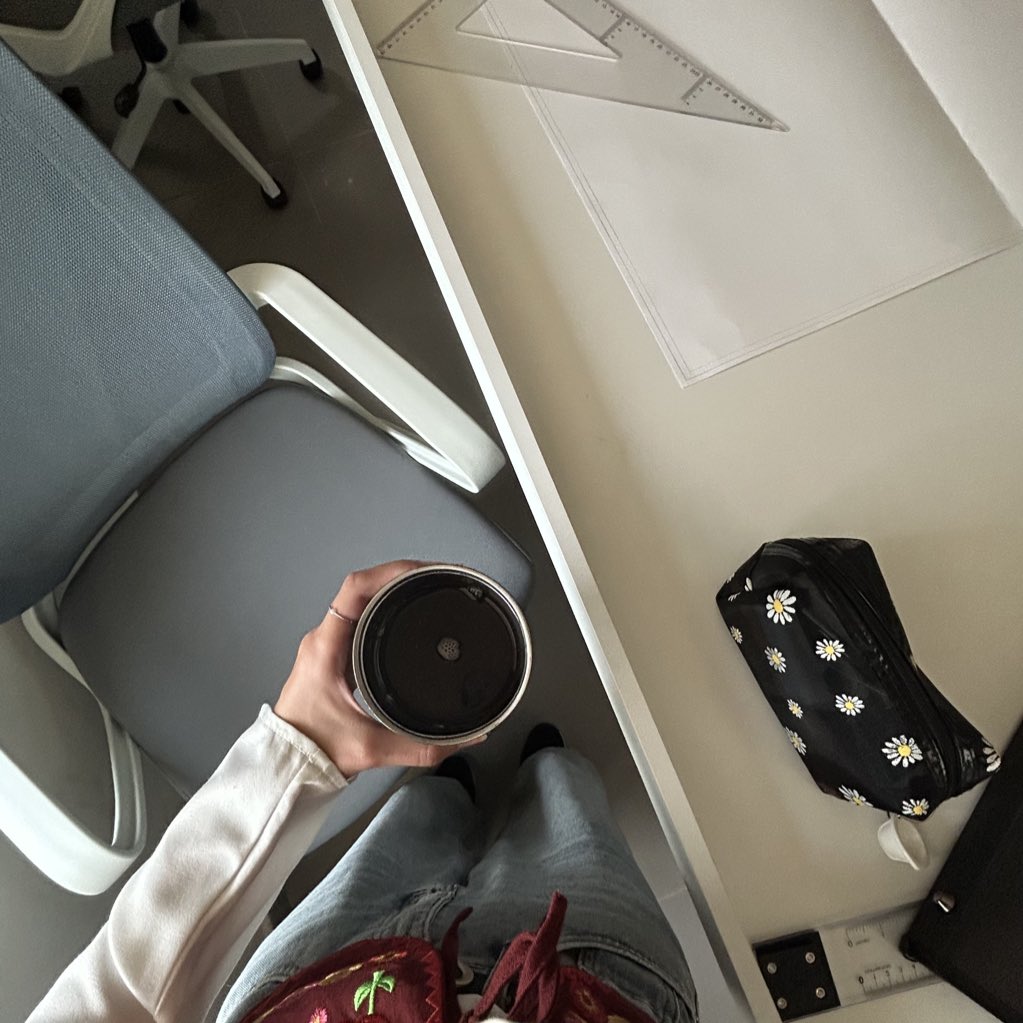 rllx70's tweet photo. معماري يعني المرسم بيتك الثاني🥰 https://t.co/dJqZS4waJl