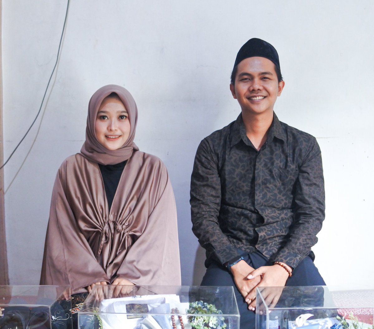 aseptula's tweet photo. @kegblgnunfaedh Aku bgtttt, dari awal request sama pasangan kalau mau lamaran pengen yg intimate. No decor, no MUA, no games. Sederhana dan rasa kekeluargaan. Happyyyyyy 😙 https://t.co/O23tzch6aw