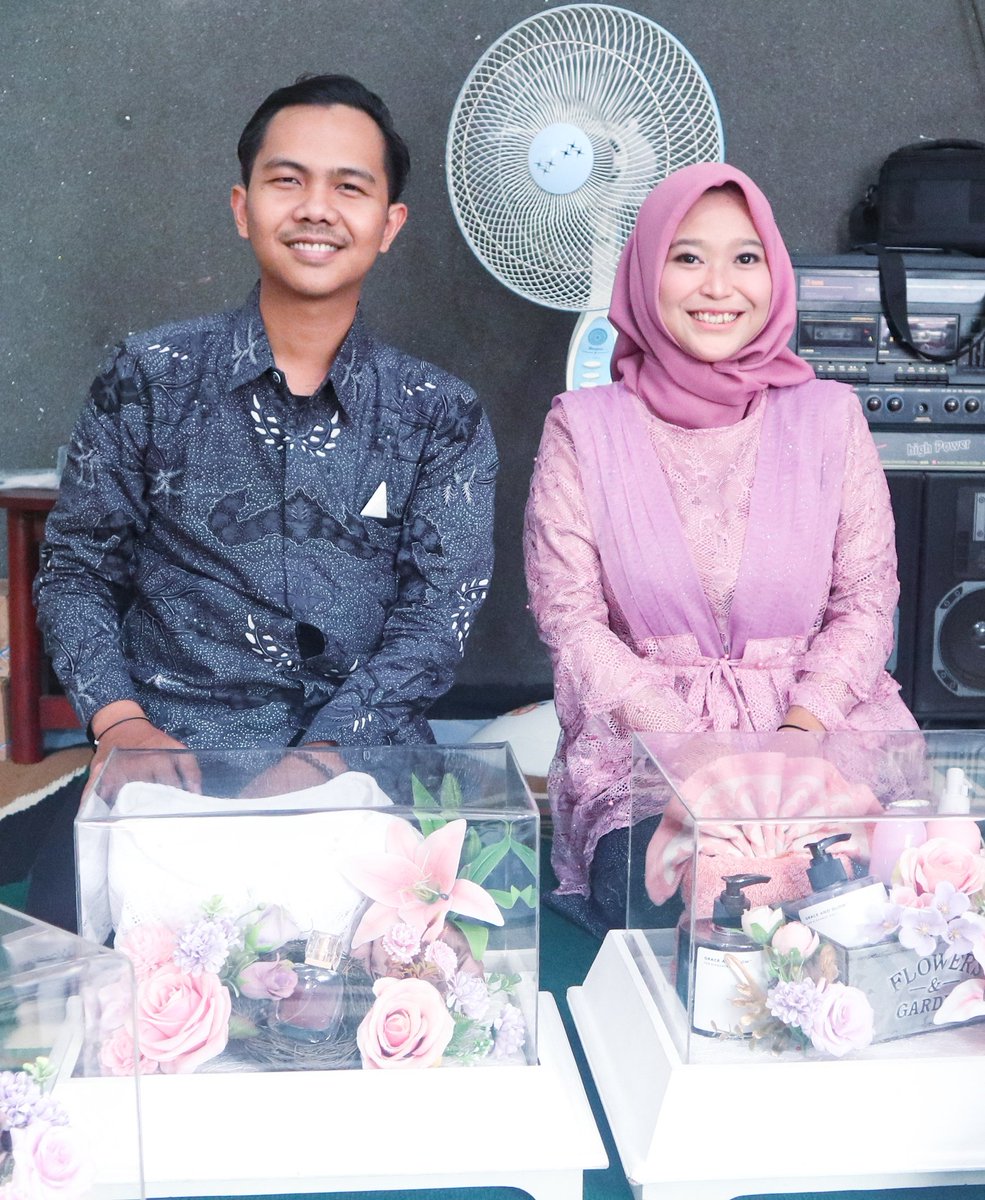 aseptula's tweet photo. @kegblgnunfaedh Aku bgtttt, dari awal request sama pasangan kalau mau lamaran pengen yg intimate. No decor, no MUA, no games. Sederhana dan rasa kekeluargaan. Happyyyyyy 😙 https://t.co/O23tzch6aw