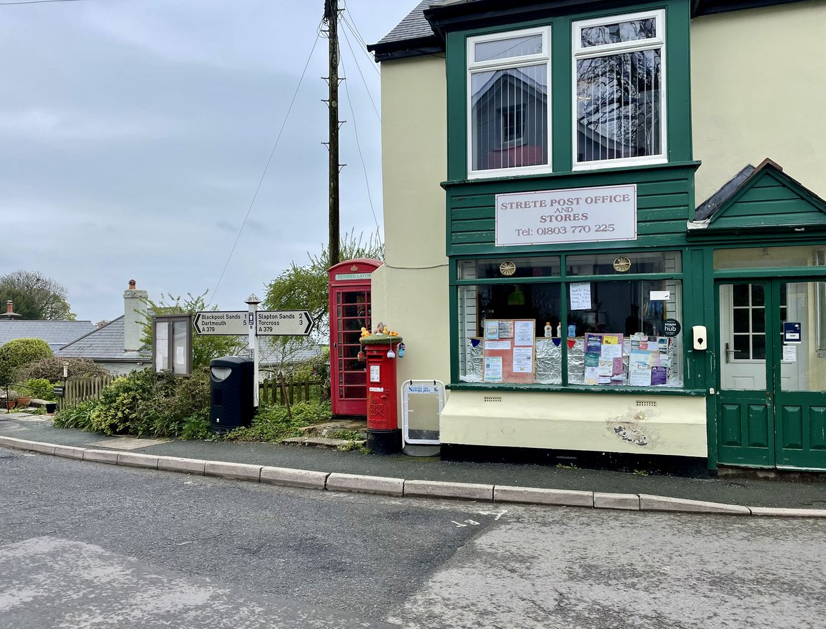 LynnsWaffles's tweet photo. 📮A nice #EasterTopper on a #KingGeorgeVI #Postbox
📮Today in #Strete #SouthDevon
The weather has improved enormously from yesterday’s wind &amp; rain💨☔️Spotted this 📮 while having a wander along the coast &amp; perfect for #PostboxSaturday 📮#EasterWeekend 📮 https://t.co/0nyv0MxORn