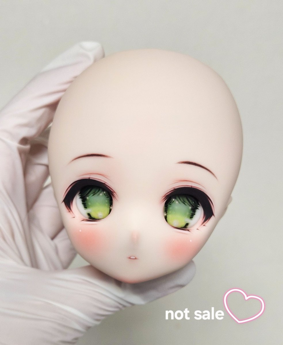 ddh-01 🩷
오더로 작업했는데
잘 티는 안 나지만 눈 커스텀에 굉장한 노력이 있었다😌!!