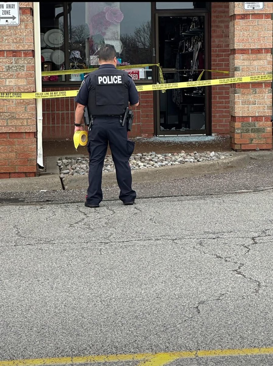 neveragainlive1's tweet photo. Three Jewish owned businesses were attacked last night in Thornhill at Hilda and Clark Plaza. https://t.co/F9lOMs5QjD
