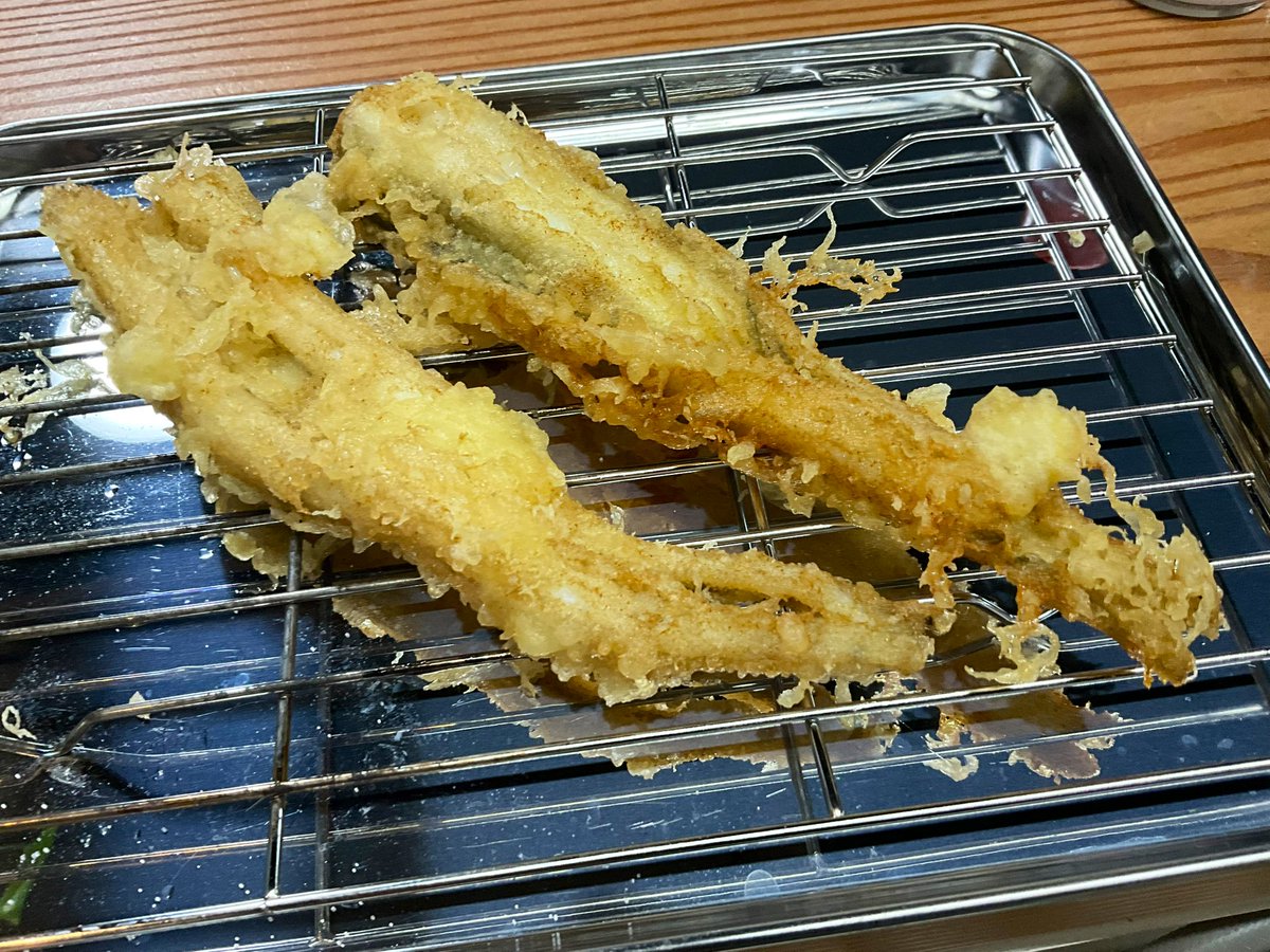 Shiotsu_Base's tweet photo. #和歌山 #wakayama #海南市 #kainancity #下津町 #shimotsutown #塩津 #shiotsu  #青石 #chloriteschist #石垣 #stonewall #石段 #stonesteps #坂の町 #hilltown #アナゴ #congereel #ガシラ #カサゴ #marbledrockfish #ベラ #wrasse #天ぷら #tenpura #唐揚げ #friedfish https://t.co/b32rPsJCye