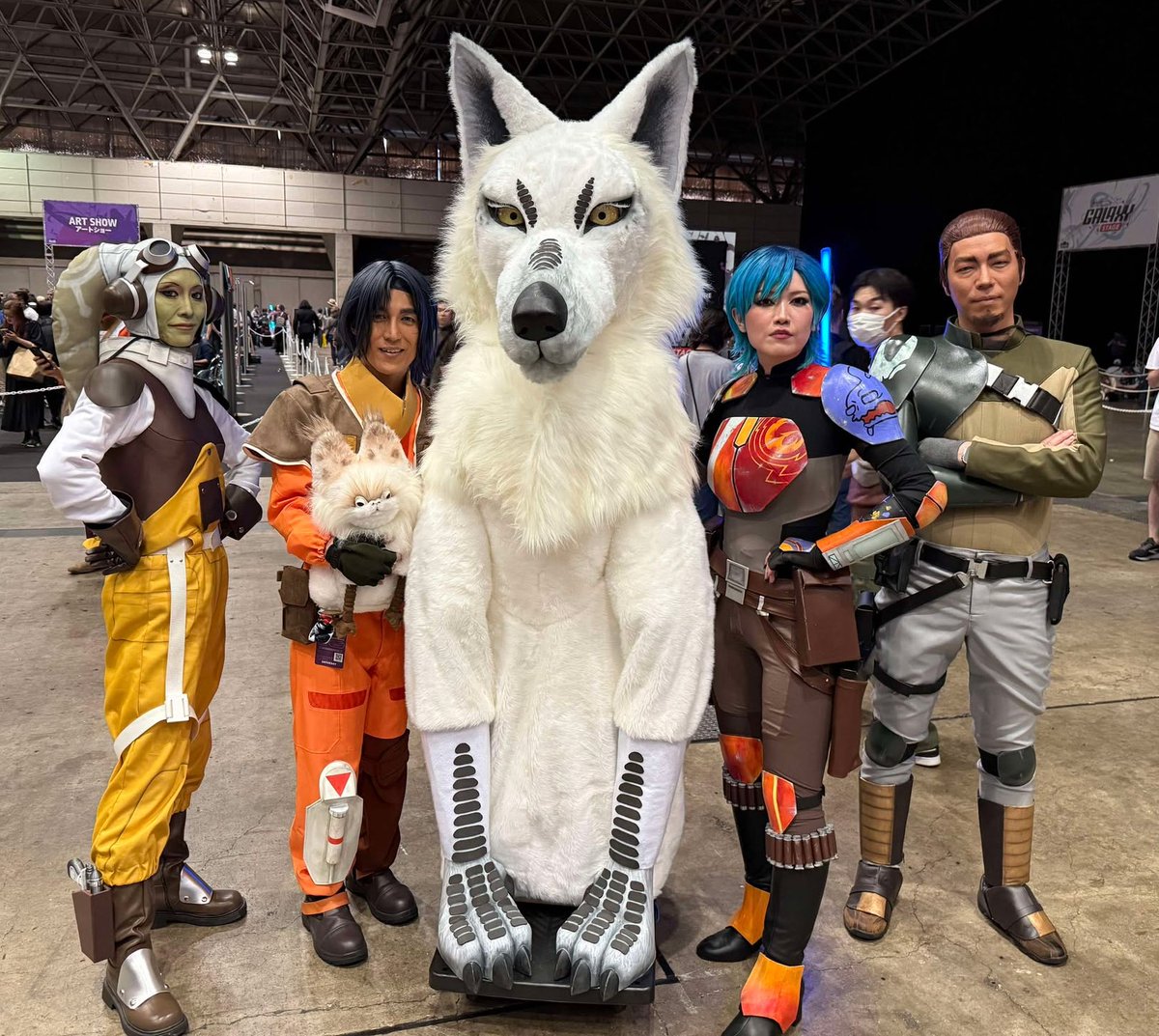 naladahc's tweet photo. • Awesomeballs of Cosplay Goodness •
@slysnide sent me this yesterday.
Amazing Rebels Cosplay from what I am assuming is from Star Wars Celebration in Japan
Look at the Lothwolf!!! Look at all of them !!! AWESOMEBALLS!
#starwars #starwarsrebels #lothwolf #awesomeballs https://t.co/ZFev5Cz87c